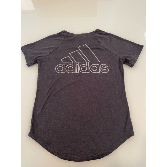 Adidas Women’s V-Neck Athletic TShirt Short Sleeve Gray Size M - Picture 2 of 3